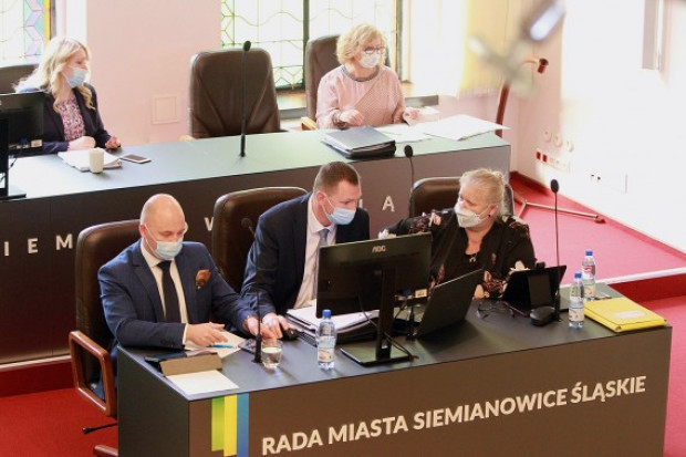 Wójtów, burmistrzów i prezydentów miast, ale także radnych, czekają spore podwyżki (fot.ilustracyjne:siemianowice.pl)