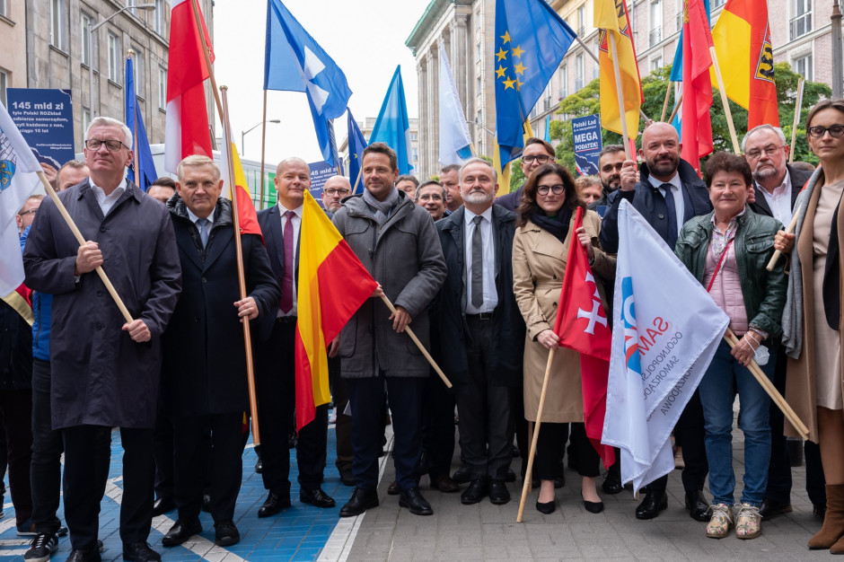 Prezydenci największych miast Polski będą mogli zarobić ok. 20 tys. złotych brutto (fot. FB/Jacek Jaśkowiak) Prezydenci największych miast Polski będą mogli zarobić ok. 20 tys. złotych brutto (fot. FB/Jacek Jaśkowiak)