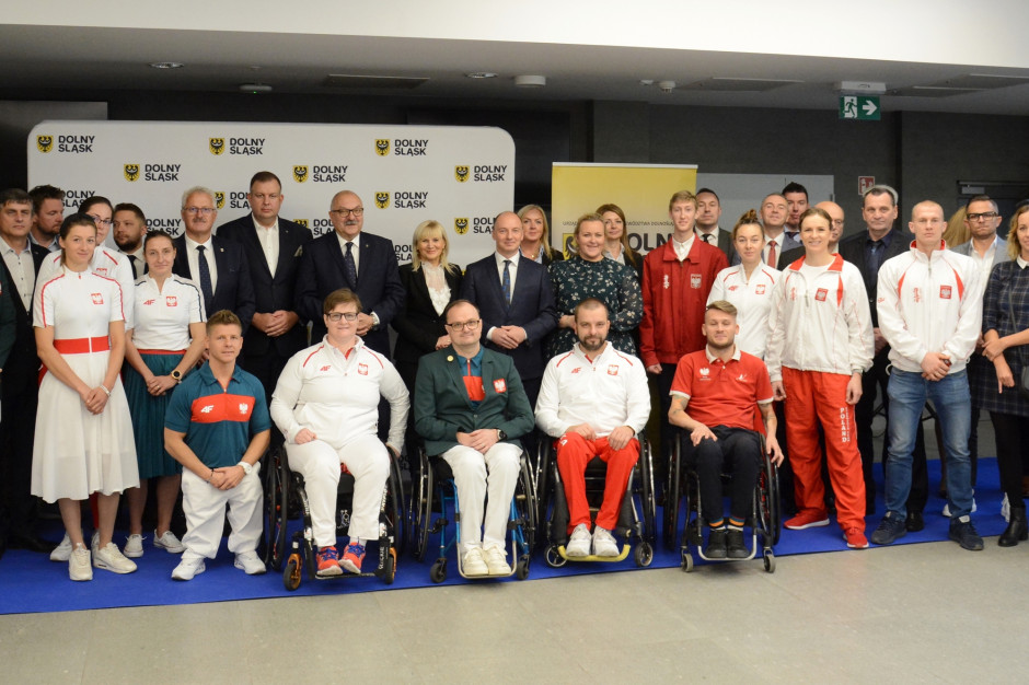 Ponad 50 sportowców i trenerów otrzymało Nagrody Województwa Dolnośląskiego (fot. UMWDŚ)