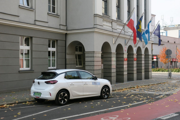 Wykorzystywany przez Urząd Miasta Opel Corsa kosztował 139 tys. zł brutto (fot. rybnik.eu/L. Tyl)