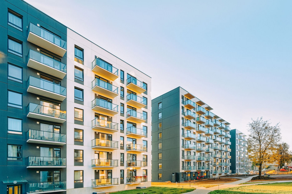Sprzedaż mieszkań po III kwartałach 2021 r. przekroczyła wynik z całego 2020 roku (fot. shutterstock) Sprzedaż mieszkań po III kwartałach 2021 r. przekroczyła wynik z całego 2020 roku (fot. shutterstock)