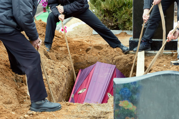 Branża funeralna dąży do tego, by zawód przedsiębiorcy pogrzebowego był zawodem zaufania publicznego (Fot. Shutterstock)