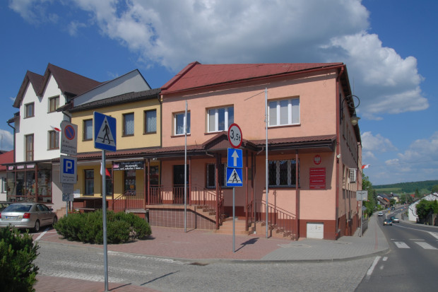 Urząd Miejski w Bobowej (Fot. wikipedia.org/Henryk Bielamowicz/CC BY-SA 4.0)