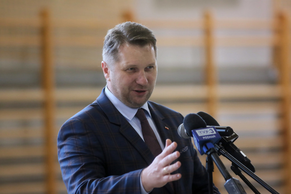 Na konferencji prasowej minister powiedział, że stacjonarny tryb nauczania jest konieczny (fot.:PAP/Tomasz Wojtasik) Czy jest zagrożenie dla nauki stacjonarnej? Przemysław Czarnek zabiera głos