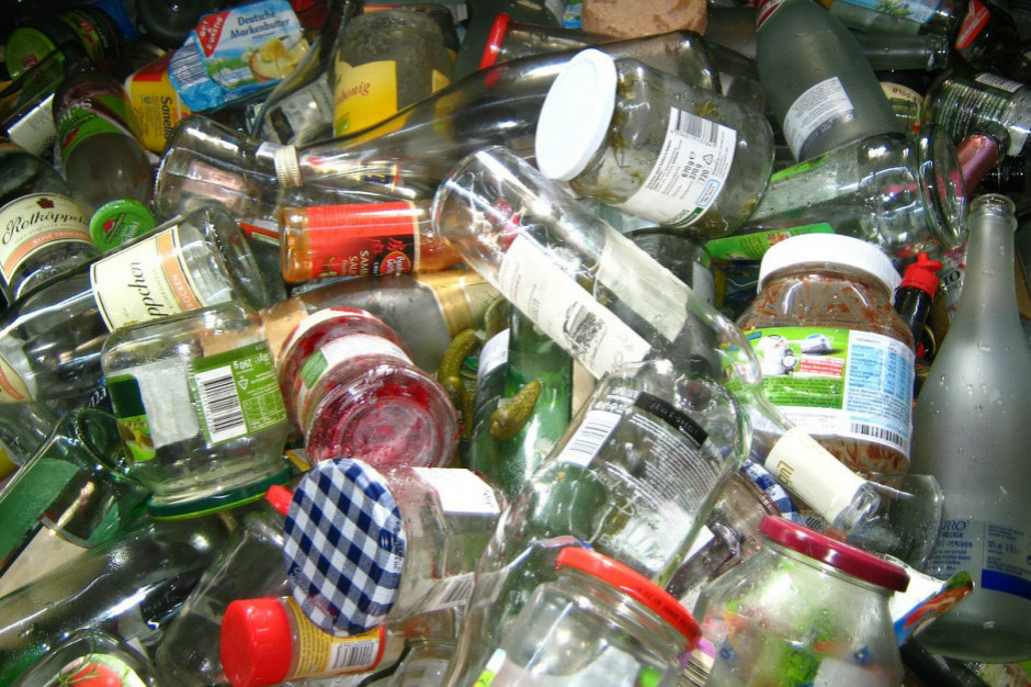 Odpadów, w tym opakowaniowych, ciągle przybywa. A praktycznych rozwiązań, jak je efektywnie zagospodarowywać, ciągle brakuje.. (fot. pixabay