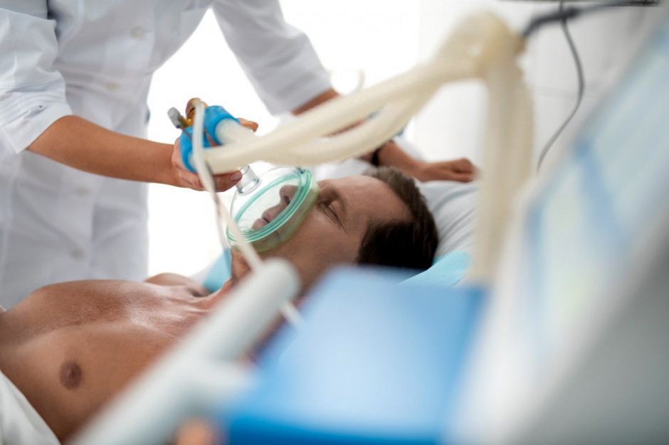 Szczyt hospitalizacji prognozowany jest na połowę grudnia (fot.shutterstock) Szczyt hospitalizacji prognozowany jest na połowę grudnia (fot.shutterstock)