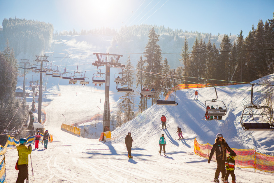 Stoki narciarskie w tym sezonie będą otwarte (fot. freepik.com/master1305)