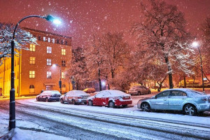 GDDKiA ostrzega kierowców przed opadami śniegu i deszczu oraz mżawką