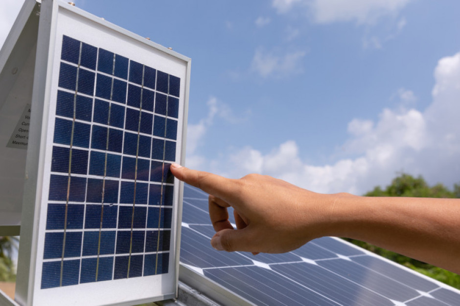 Zgodnie z zapowiedziami Ministerstwa Klimatu i Środowiska w 2022 roku ma przestać obowiązywać opustowy system rozliczania prosumentów (fot. freepik.com/jcomp) Zgodnie z zapowiedziami Ministerstwa Klimatu i Środowiska w 2022 roku ma przestać obowiązywać opustowy system rozliczania prosumentów (fot. freepik.com/jcomp)