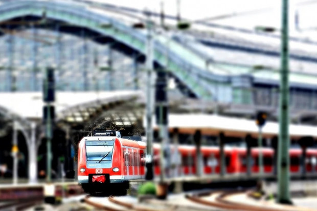 Utrzymał się wzrost przewozów w transporcie kolejowym (o 31 proc.) - informuje GUS (Fot. Pixabay.com)
