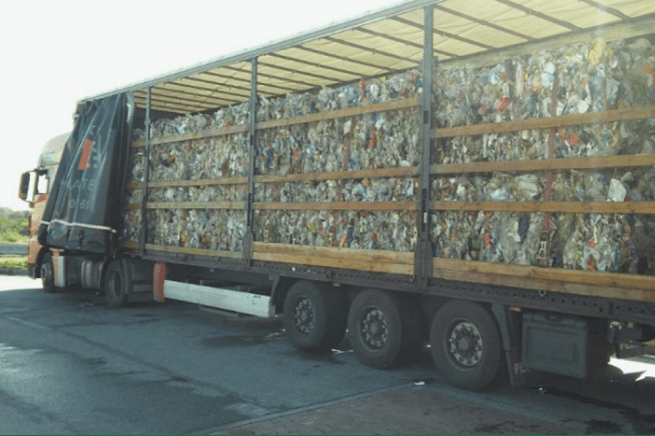 Krajowa Administracja Skarbowa zatrzymała na A4 32 tony nielegalnych odpadów