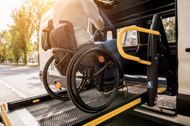 Pieniądze z PFRON można przeznaczyć na zwiększanie dostępności osób niepełnosprawnych (Fot. Shutterstock)