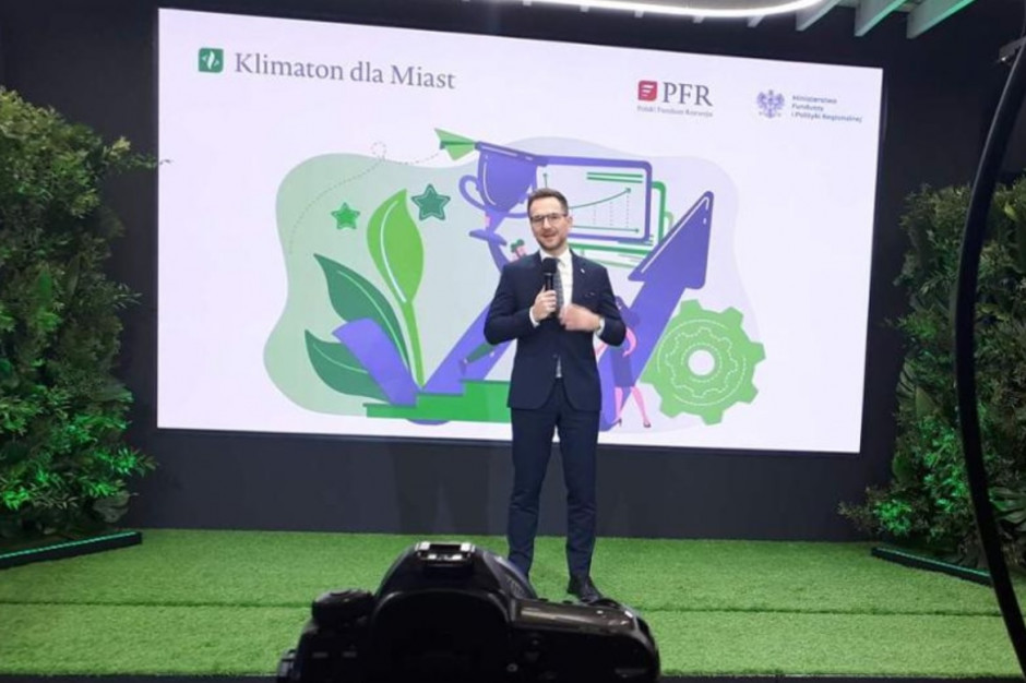 Ruszył pierwszy hackaton odpowiadający na wyzwania klimatyczne miast (fot. gov.pl) Ruszył pierwszy hackaton odpowiadający na wyzwania klimatyczne miast (fot. gov.pl)