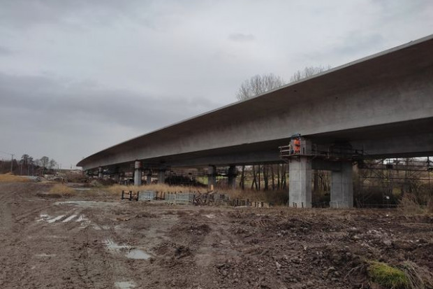Obecnie trwa budowa 18 obiektów mostowych i dwóch tuneli Batowice o długości 496 m, oraz Zielonki - o długości 653 m. (Fot. www.facebook.com/gddkia)