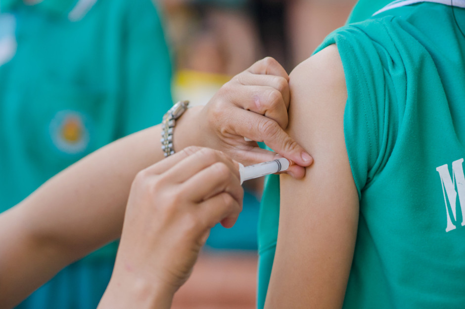 Ponad 3,7 mln osób w Polsce przyjęło dawkę przypominającą szczepionki na koronawirusa