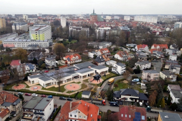 Dron nad kominami w sześciu zachodniopomorskich miastach. Pierwsze żółte kartki dla palących śmieciami - fot. stowarzyszenie Ronin Białogard.