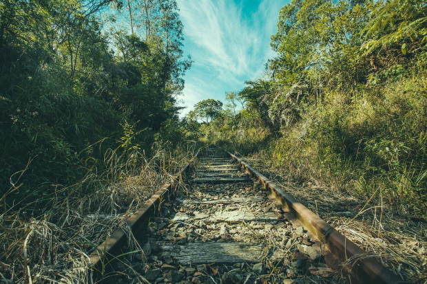 Część nieruchomości należących do kolei od dawna nie jest użytkowana (Fot. pixabay.com)