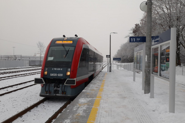 W niedzielę 12 grudnia z Końskich odjechał pierwszy pociąg pasażerski od 2009 r. (fot. twitter.com/PKP PLK)