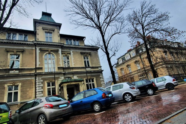 Chodzi o budynek po byłej siedzibie Beskidzkiej Izby Lekarskiej (Fot. powiat.bielsko.pl)