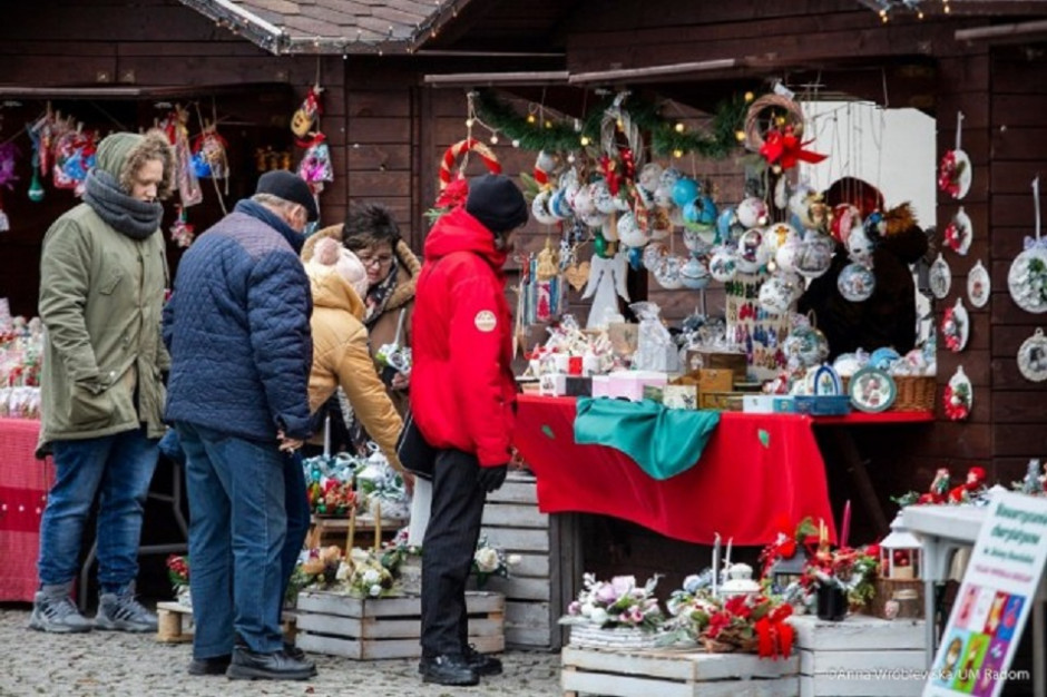 Radom: Jarmark świąteczny z koncertami, karuzelą wenecką i rzeźbami z lodu