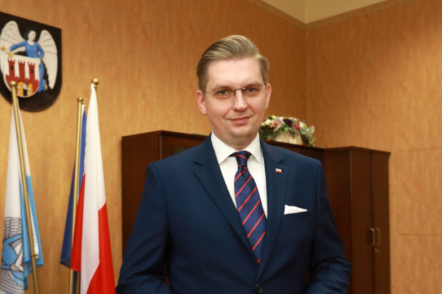 Adrian Mól jest członkiem Prawa i Sprawiedliwości oraz byłym reporterem TV Trwam (fot. UM Toruń)