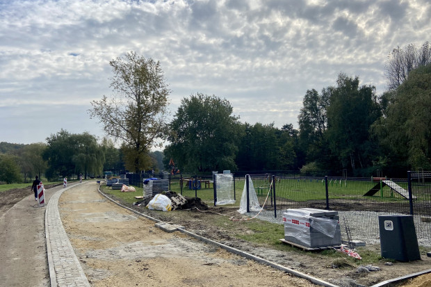 Budowa ścieżki ma się zakończyć jesienią (fot. UMK)