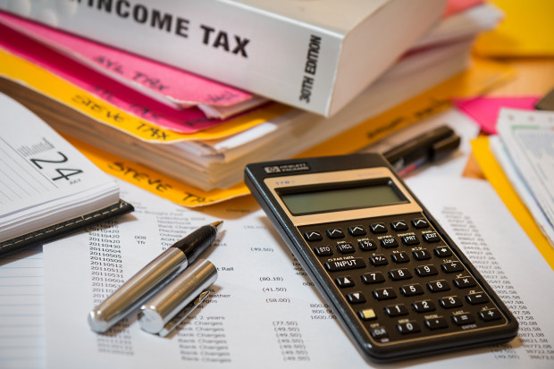 Najlepiej zarabiający płatnicy PIT-u zaczną zmieniać formę opodatkowania? (fot. pixabay.com)