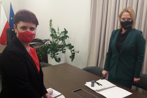 Po rozmowach o sytuacji wokół kopalni węgla brunatnego Turów minister środowiska Czech Anna Hubaczkova zapowiedziała, że w środę będzie rozmawiać telefonicznie z minister Moskwą (fot. TT/Anną Hubaczkova)
