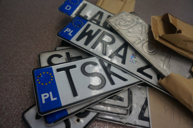 Przy zakupie zarejestrowanego w Polsce samochodu będzie można zachować stare tablice rejestracyjne (fot. www.czestochowa.policja.gov.pl)