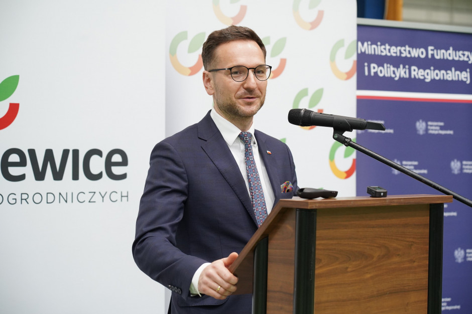 O korzyściach dla gmin i powiatów Rządowego Funduszu Polski Ład wiceminister Buda mówił na spotkaniu z władzami samorządowymi i przedsiębiorcami w Skierniewicach (fot. TT/MFiPR) O korzyściach dla gmin i powiatów Rządowego Funduszu Polski Ład wiceminister Buda mówił na spotkaniu z władzami samorządowymi i przedsiębiorcami w Skierniewicach (fot. TT/MFiPR)