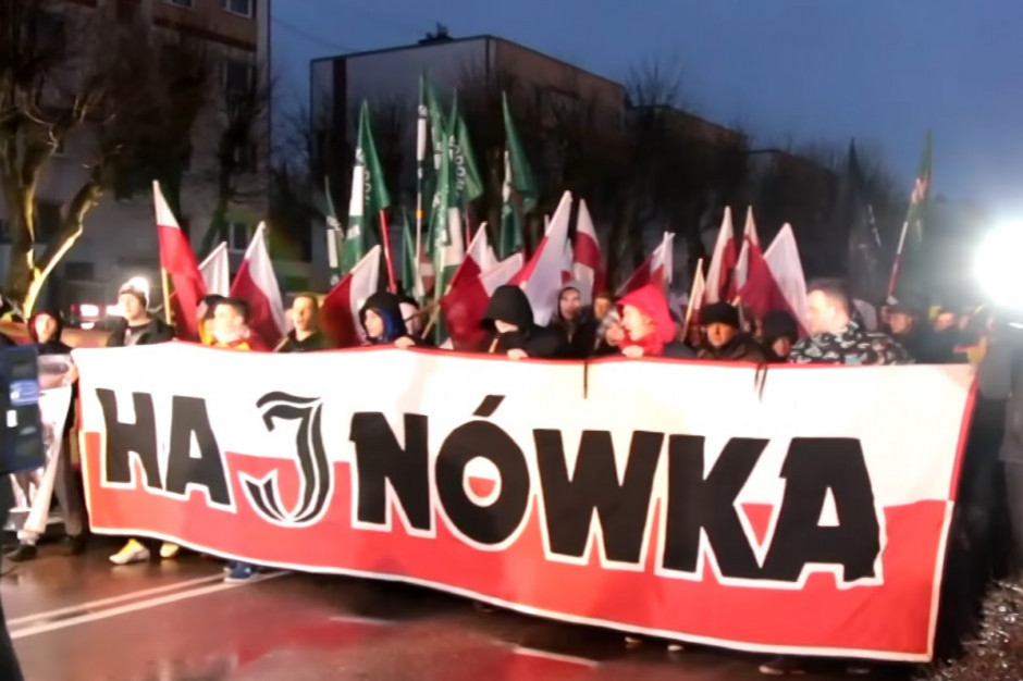 Marsz próbowała zablokować grupa ok. 30 osób, głównie aktywistów ruchu Obywatele RP (fot.youtube.com) Marsz próbowała zablokować grupa ok. 30 osób, głównie aktywistów ruchu Obywatele RP (fot.youtube.com)