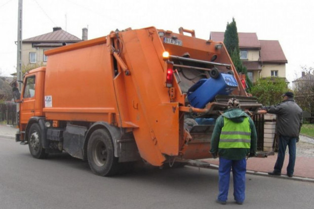 Gminy mogą przejmować odbiór odpadów w trybie bezprzetargowym tzw. in-house. (fot.lapy.pl)