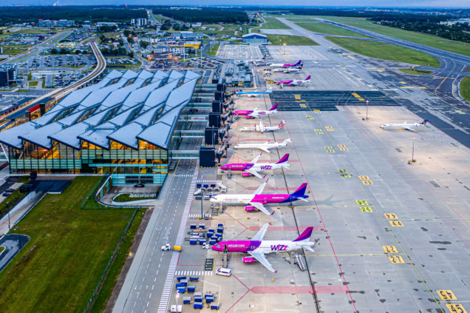 Gdańskie lotnisko obsłużyło w ub. roku ponad 2,1 mln osób, o 26 proc. więcej niż w 2020