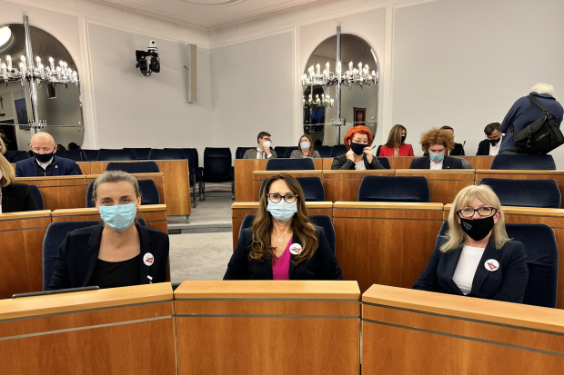 Posiedzenie senackiej komisji Samorządu Terytorialnego i Administracji Państwowej w sprawie Lex Czarnek (fot. TT/Renata Kaznowska)