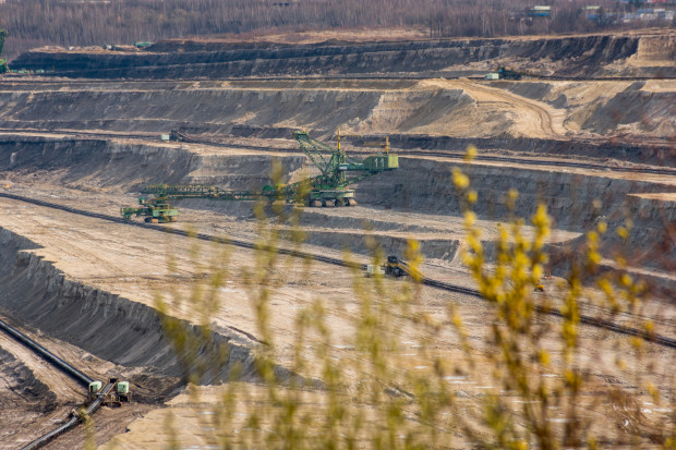 W ostatnich dniach trwały rozmowy i uzgodnienia między polskimi i czeskimi zespołami ws. wypracowania umowy dotyczącej funkcjonowania kopalni Turów (fot. shutterstock)