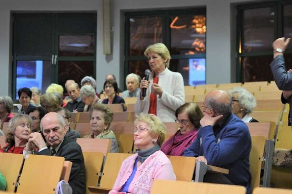 Do rozwoju uczenia się seniorów konieczne jest kształcenie specjalistów wspierających ruch (fot. www.pulawy.eu)