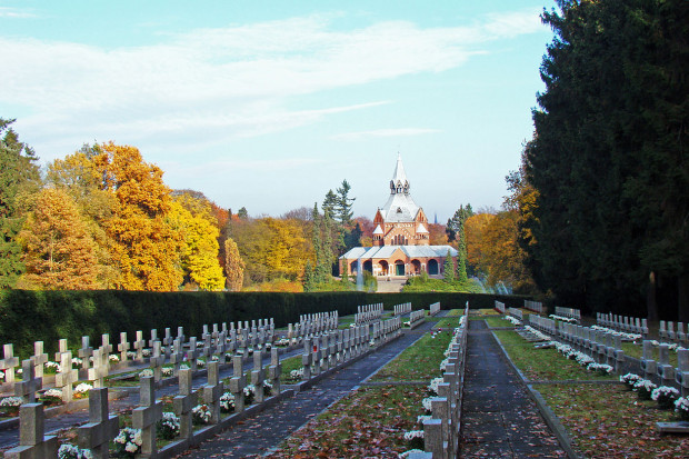 Cmentarz Centralny od poniedziałku był nieczynny (fot. Mateusz War./Wikimedia Commons/CC BY-SA 3.0)