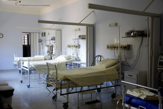 W szpitalach brakuje łóżek dla pacjentów niecovidowych (fot.pixabay)