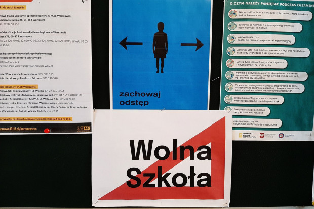 Symbol Wolnej Szkoły wyraża sprzeciw wobec noweli lex Czarnek (fot. TTMKJaroszewski)