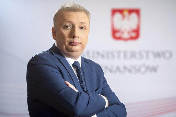 Wiceminister finansów Sebastian Skuza zapewnia, że stanowisko resortu w tej kwestii było już prezentowane wielokrotnie (Fot. gov.pl)