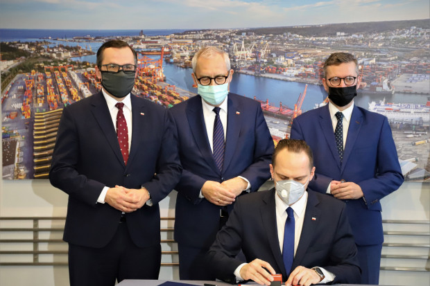 Podpisanie porozumienia ws. budowy Drogi Czerwonej w Gdyni. (fot. TT/MI)