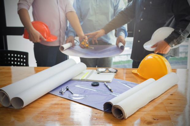 Szef Urzędu podkreślił, że w 2021 r. wydatkowanych było wiele środków na zwalczanie Covid w trybach przewidzianych PZP (Fot. Shutterstock.com)