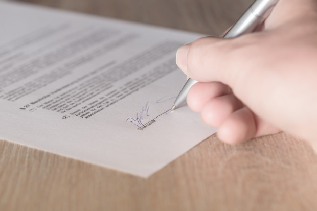 Należy uwzględnić tylko zamówienia sfinalizowane w 2021 r. zawarciem umowy (Fot. pixabay.com)
