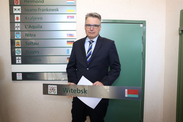Nie widzę opcji, by utrzymywać jakiekolwiek partnerskie stosunki z kimś, kto uczestniczy w zbrodni Putina - napisał prezydent Zielonej Góry w serwisie społecznościowym. Fot. facebook