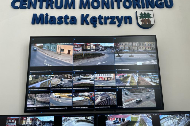 Dzięki modernizacji monitoringu powstało także nowe stanowisko poglądu wizyjnego w pomieszczeniu Dyżurnego Komendy Powiatowej Policji w Kętrzynie ( fot. UM Kętrzyn)