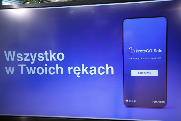 Aplikacja STOP COVID ProteGO Safe odchodzi do przeszłości (fot. PAP/Wojciech Olkuśnik)