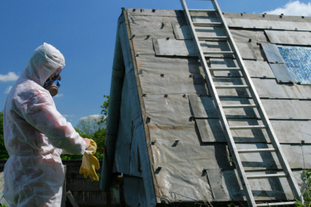 Dofinansowanie obejmuje demontaż, transport oraz utylizację wyrobów zawierających azbest (fot. shutterstock)