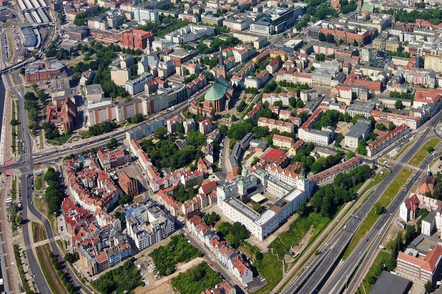 Wątpliwości RPO dotyczące parkowania na obszarze starego miasta Szczecina rozstrzygnie sąd administracyjny (fot. Wikipedia/Kapitel/CC BY-SA 4.0)