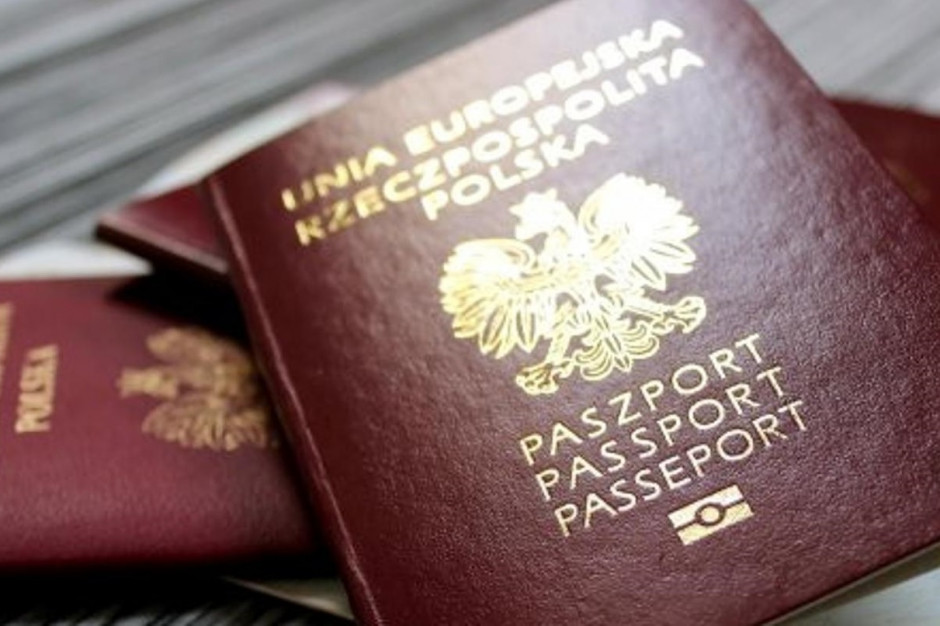 Coraz więcej Polaków chce mieć wyrobiony paszport (Fot. gov.pl)