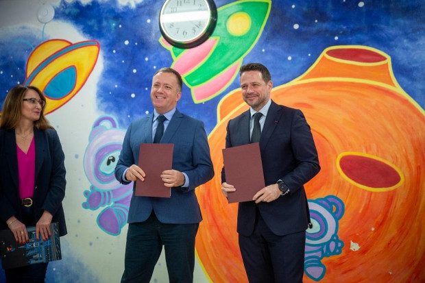 Dzięki porozumieniu Warszawy z Polskim Centrum Pomocy Międzynarodowej 200 ukraińskich nauczycieli zostanie zatrudnionych w miejskich szkołach i przedszkolach (fot.  UM Warszawa/Rafał Motyl)